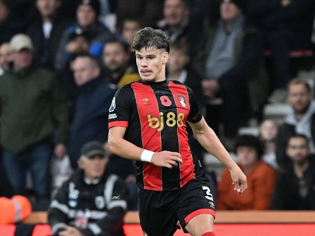 Milos Kerkez de Bournemouth lors du match de Premier League de son équipe contre Manchester City, le 2 novembre 2024 Milos Kerkez de Bournemouth lors du match de Premier League de son équipe contre Manchester City, le 2 novembre 2024