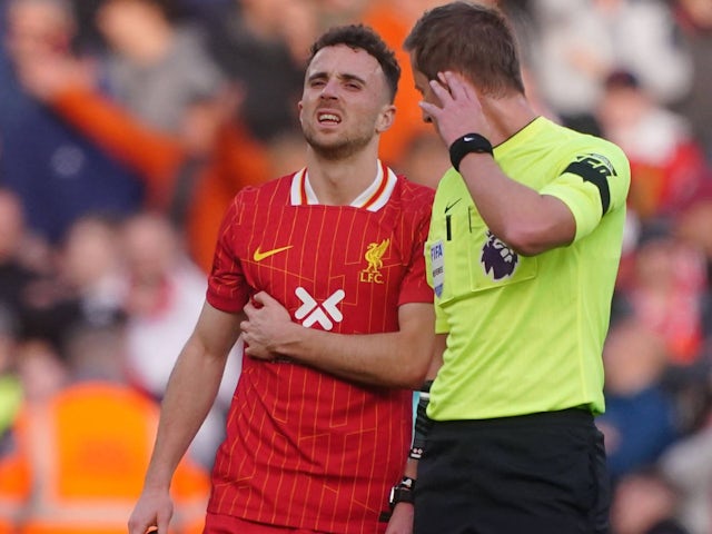Diogo Jota de Liverpool est obligé de quitter le terrain le 20 octobre 2024 Diogo Jota de Liverpool est obligé de quitter le terrain le 20 octobre 2024