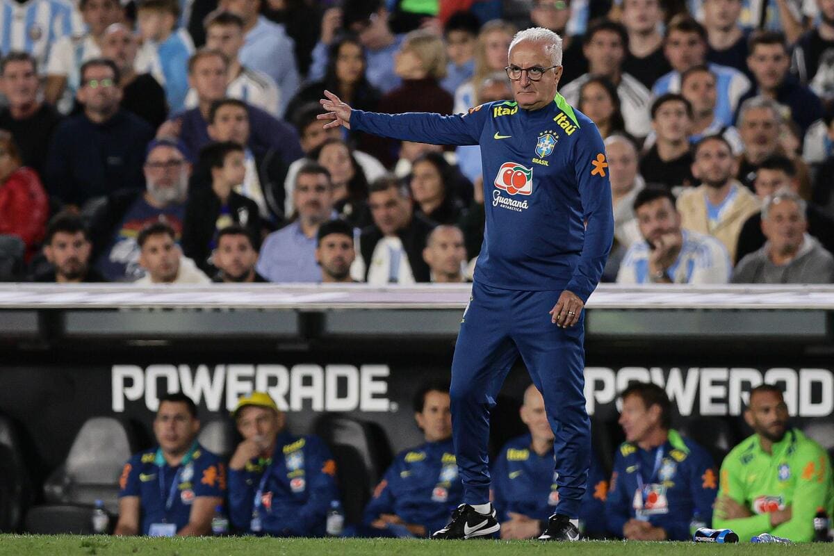 Brésil pour décider de l'avenir de l'entraîneur-chef après la défaite de l'Argentine