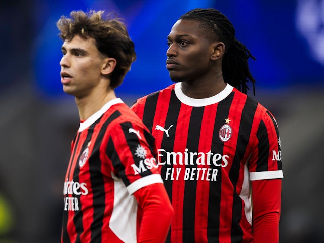 Joao Felix et Rafael Leao d'AC Milan ont l'air découragés le 18 février 2025