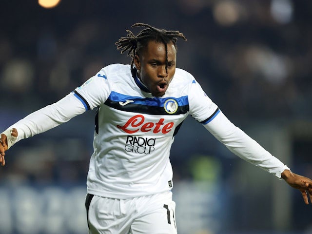 Ademola Lookman d'Atalanta célèbre après avoir marqué le 23 février 2025