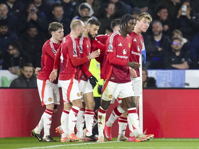 Les joueurs de Manchester United célèbrent le but de Rasmus Hojlund contre Leicester City le 16 mars 2025