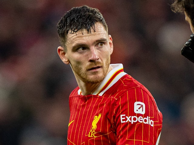 Andy Robertson de Liverpool a l'air découragé le 14 décembre 2024