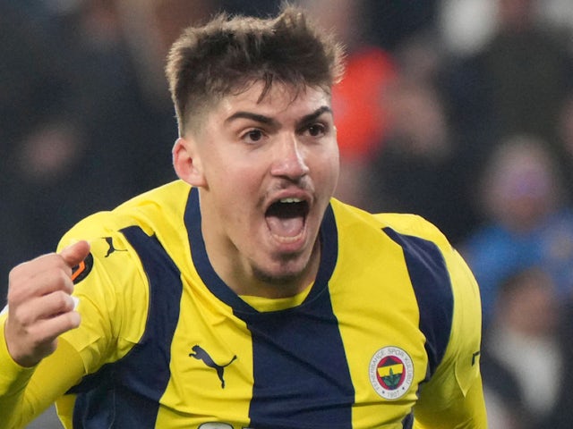 Yusuf Akcicek de Fenerbahce illustré le 13 février 2025