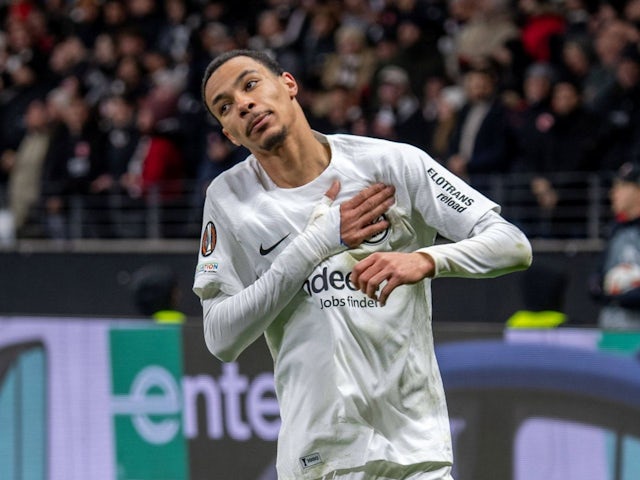 Hugo Ekitike d'Eintracht Frankfurt célèbre le score contre Ferencvaros, le 23 janvier 2025