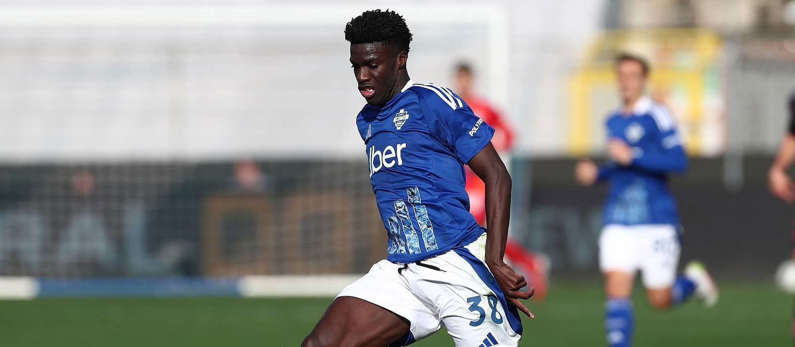 Manchester United Monitoring en forme d'attaquant de la Como Assane Diao avant le mouvement d'été potentiel - Man United News and Transfer News