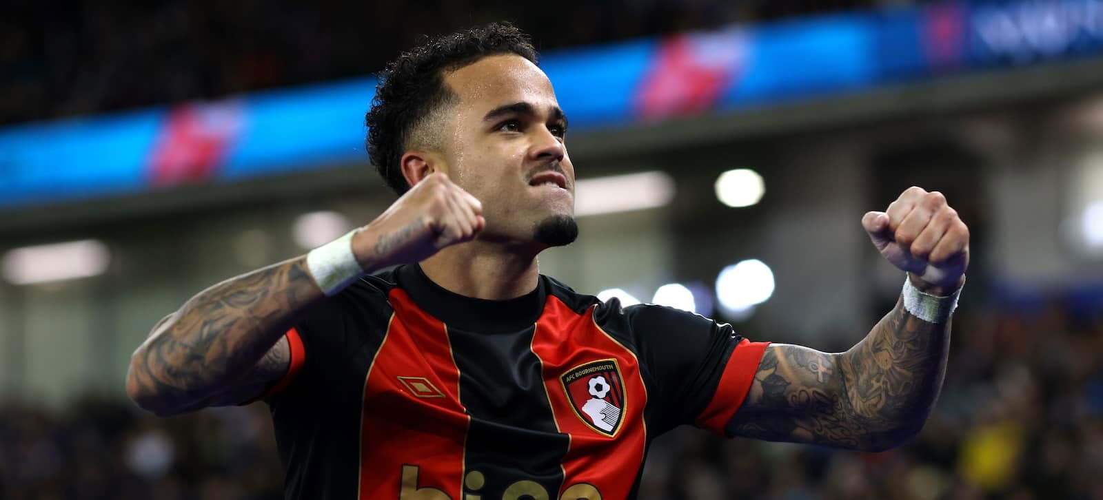 Manchester United effectuant un raid de 50 millions d'euros sur Bournemouth pour Justin Kluivert - Man United News and Transfer News