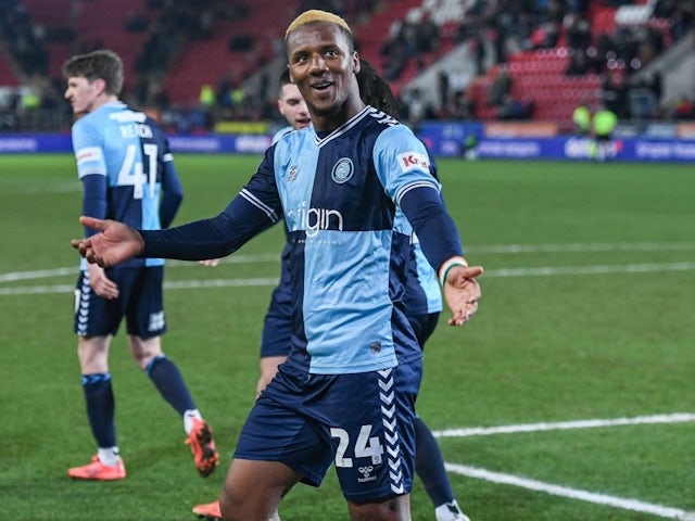 Richard Kone de Wycombe Wanderers célèbre le score contre Rotherham United, le 18 mars 2025