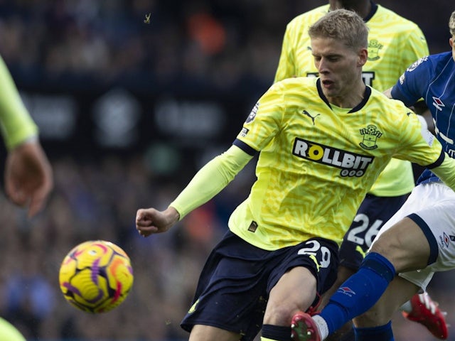 Albert Gronbaek de Southampton lors du combat de la Premier League de son équipe contre Ipswich Town, le 1er février 2025