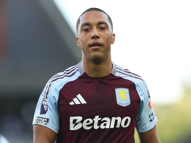 Youri Tielemans d'Aston Villa illustré le 19 octobre 2024