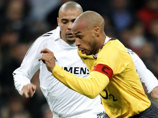 Thierry Henry d'Arsenal et Ronaldo du Real Madrid représenté le 21 février 2006