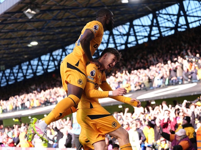 Jorgen Strand Larsen de Wolverhampton Wanderers célèbre le score contre Ipswich Town, le 5 avril 2025