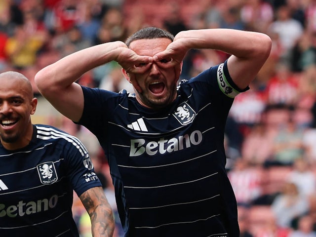John McGinn d'Aston Villa célèbre le 12 avril 2025