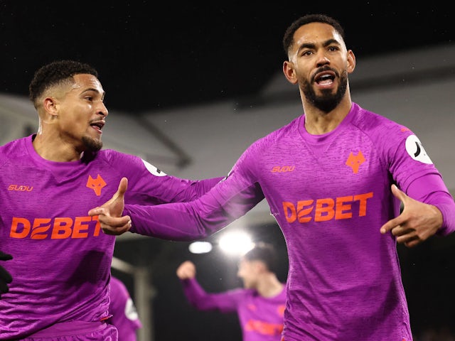 Le duo Wolverhampton Wanderers Joao Gomes et Matheus Cunha en novembre 2024.