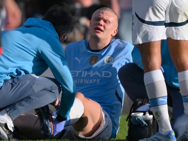 Erling Haaland de Manchester City reçoit un traitement pour une blessure le 30 mars 2025