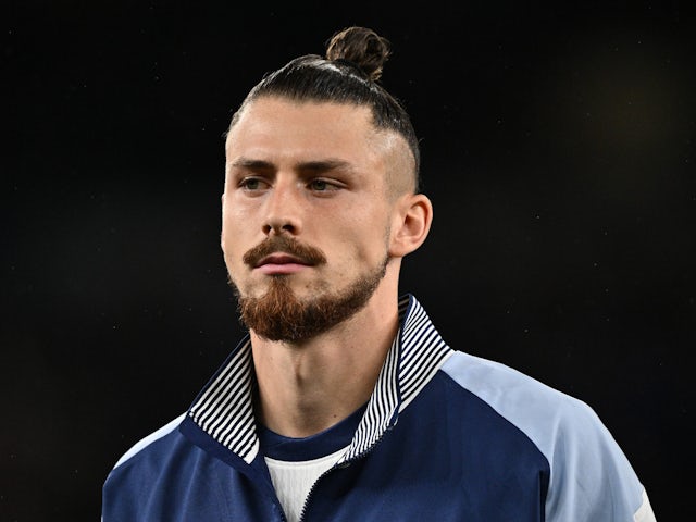 Radu Dragusin de Tottenham Hotspur illustré le 26 septembre 2024