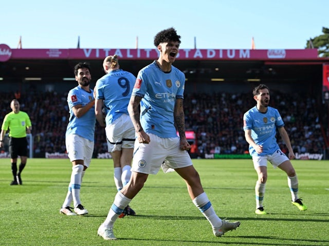 Nico O'Reilly célèbre après avoir aidé l'égaliseur de Manchester City le 30 mars 2025
