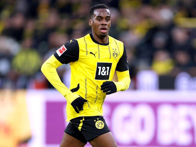 Jamie Bynoe Gittens du Borussia Dortmund lors du match de son équipe contre le Bayern Munich, le 30 novembre 2024