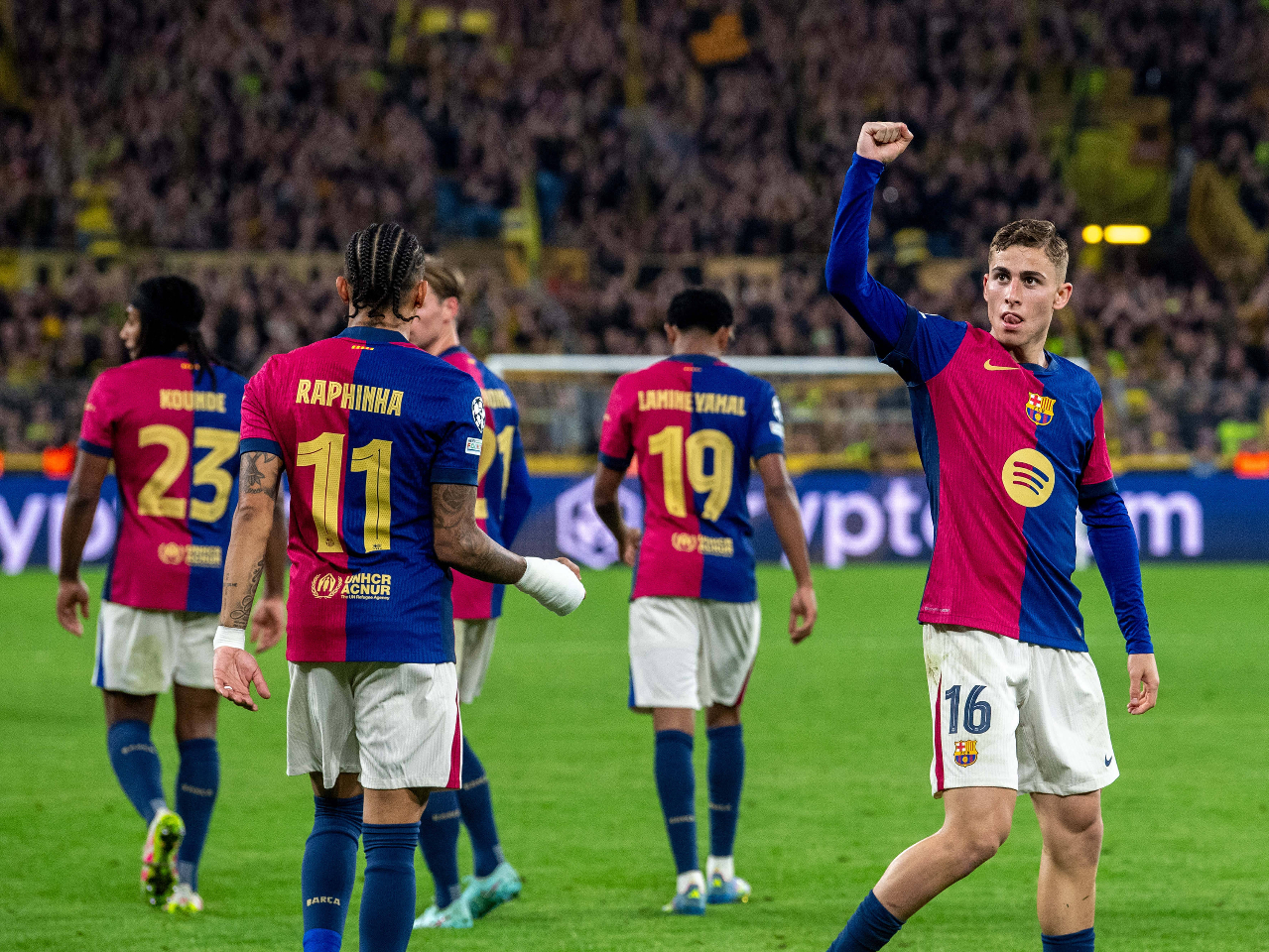 Barca hold off daring Dortmund to reach Champions League semi-finals