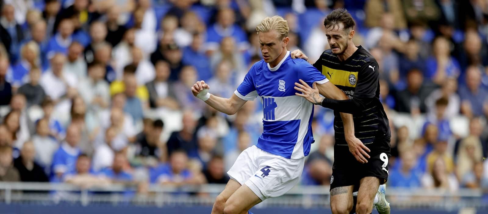 Joe Hugill termine la sécheresse de buts avec une consolation tardive pour Carlisle United - Man United News et Transfer News