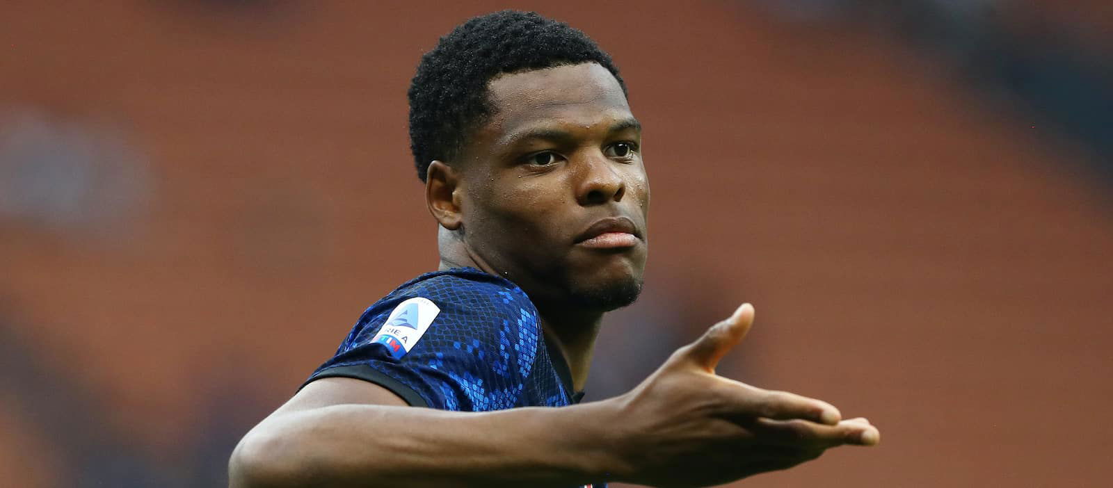 Manchester United complote les 100 millions d'euros sensationnels à double raid sur l'Inter Milan pour Yann Bisseck, Denzel Dumfries - Man United News and Transfer News