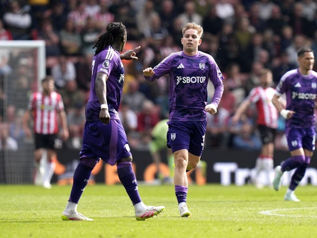 Emile Smith Rowe de Fulham célèbre le score le 26 avril 2025