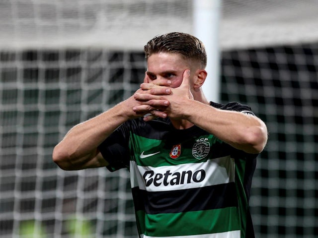 Viktor Gyoker célèbre après avoir marqué pour Sporting Lisbonne le 5 novembre 2024