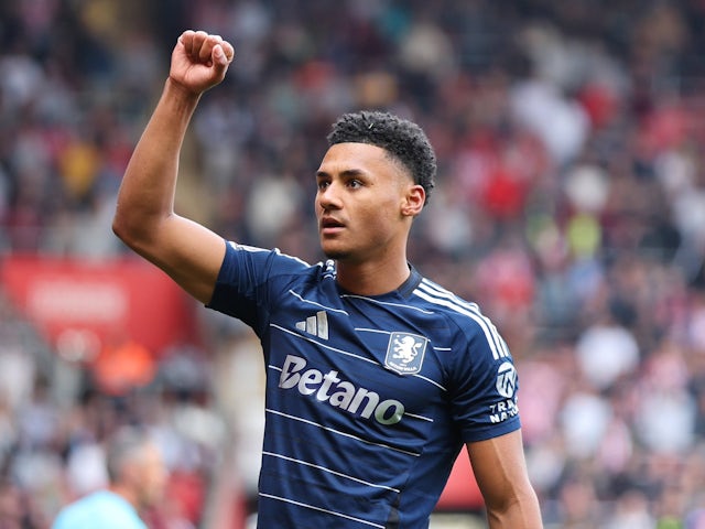 Ollie Watkins d'Aston Villa célèbre le 12 avril 2025
