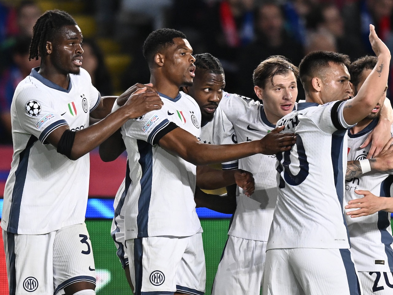 Inter Milan players celebrate a goal against Barcelona on April 30, 2025