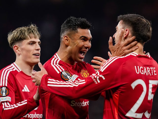 Manuel Ugarte de Manchester United célèbre le score contre Lyon le 17 avril 2025 Manuel Ugarte de Manchester United célèbre le score contre Lyon le 17 avril 2025