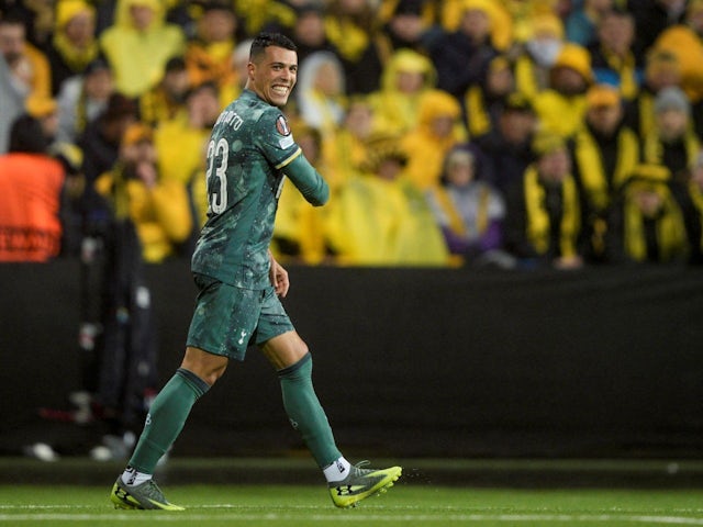 Pedro Porro de Tottenham Hotspur célèbre après avoir marqué Bodo / Glimt, le 8 mai 2025