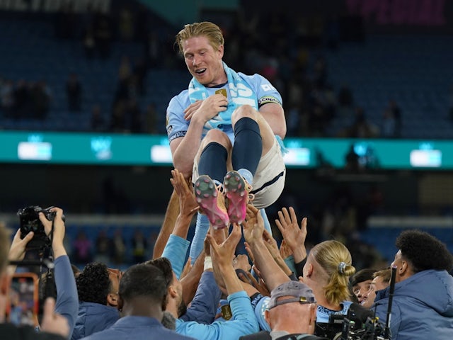 Kevin de Bruyne de Manchester City célèbre avec ses coéquipiers le 20 mai 2025