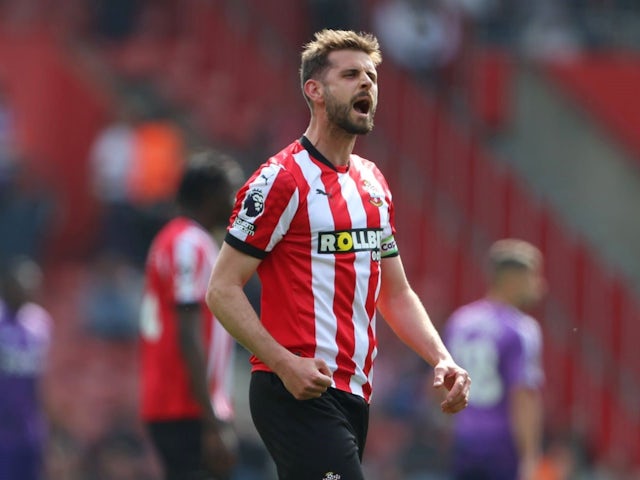 Jack Stephens de Southampton célèbre le score lors du match de Premier League le 26 avril 2025
