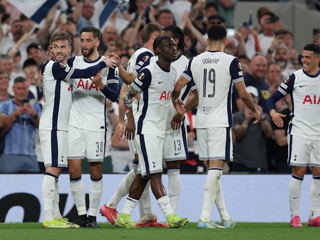 James Maddison célèbre après avoir marqué pour Tottenham Hotspur le 1er mai 2025