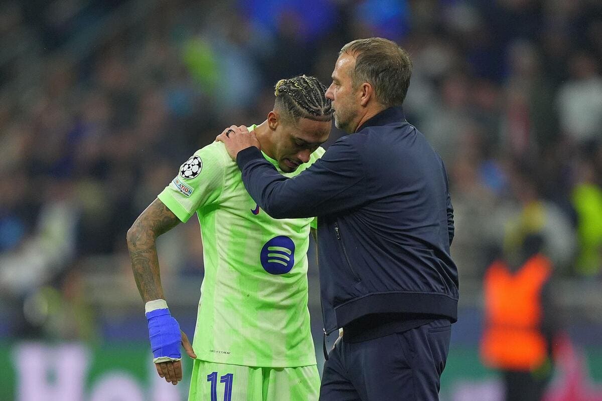 Barcelona boss Hansi Flick consoles Raphinha