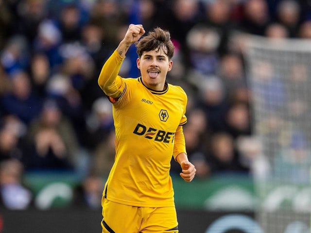 L'attaquant des Wolverhampton Wanderers Rodrigo Gomes célèbre le score contre Leicester City, le 22 décembre 2024