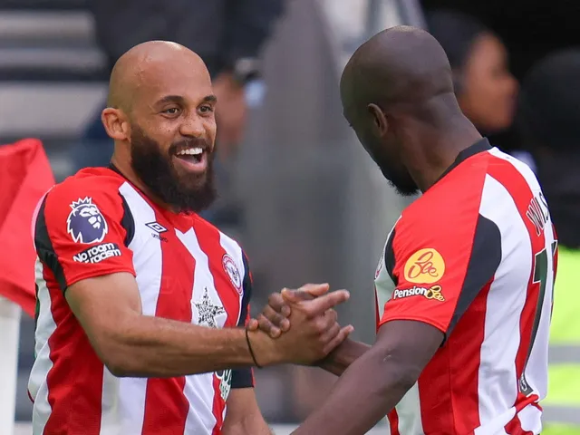 Bryan Mbeumo et Yoane Wissa de Brentford célèbrent le 19 avril 2025