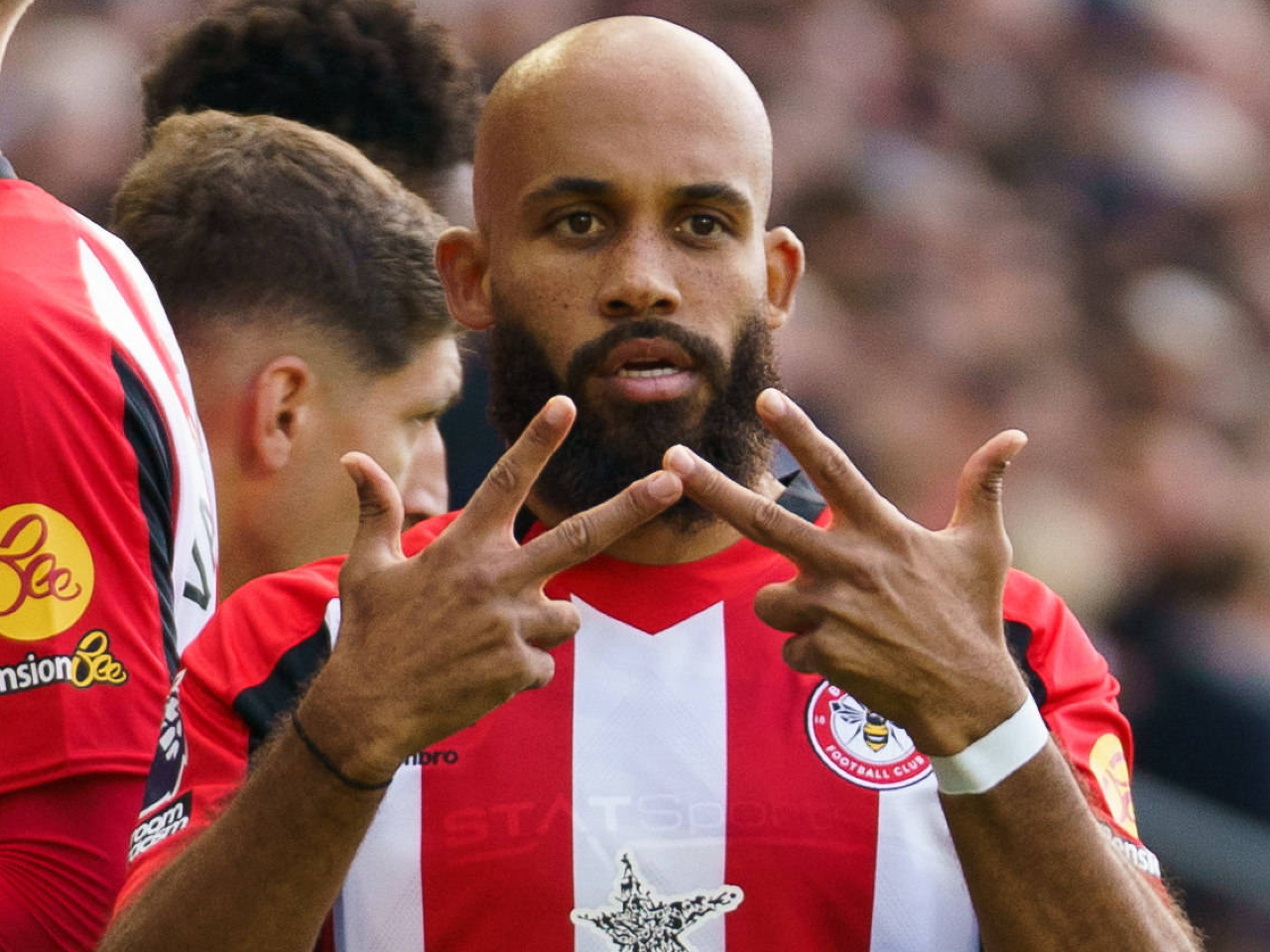 MBEUMO TRANSFER DERNIER: Thomas Frank émet un avertissement sur Brentford Star au milieu des liens United Man