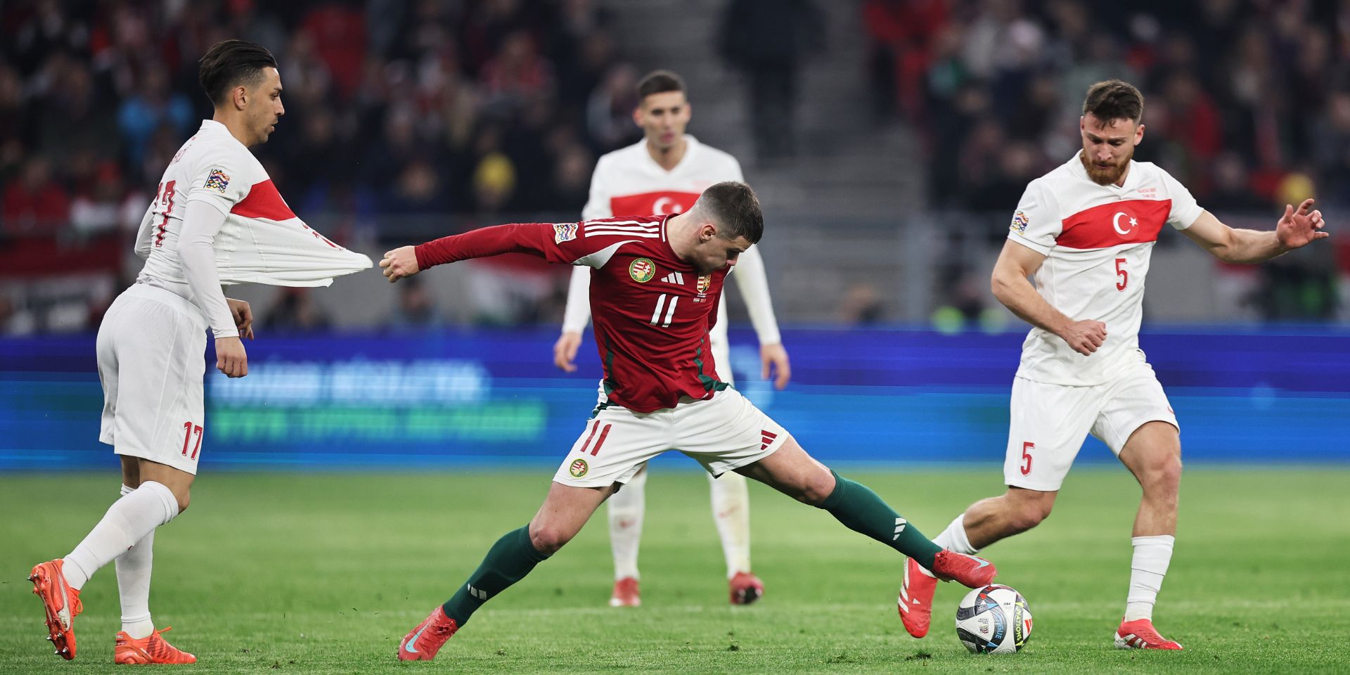 L'absence de Kerkez étimule les spéculations de Liverpool après une surprise d'appel de Hongrie