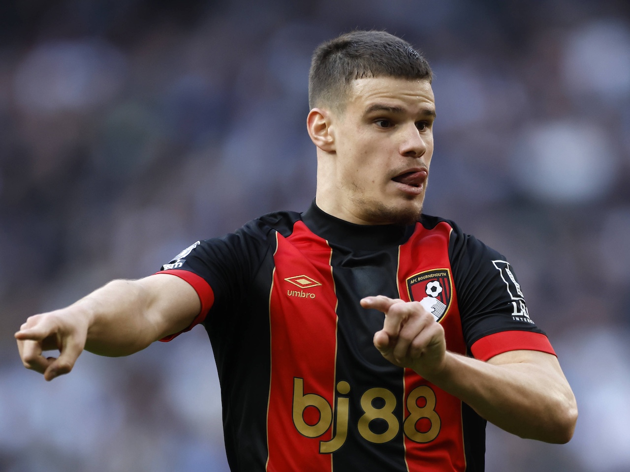 Liverpool reçoit Milos Kerkez `` Boost '' alors qu'Arne Slot cherche à faire le deuxième ajout d'arrière après Jeremie Frimpong