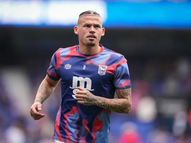 Le milieu de terrain d'Ipswich Town Kalvin Phillips en action en août 2024.