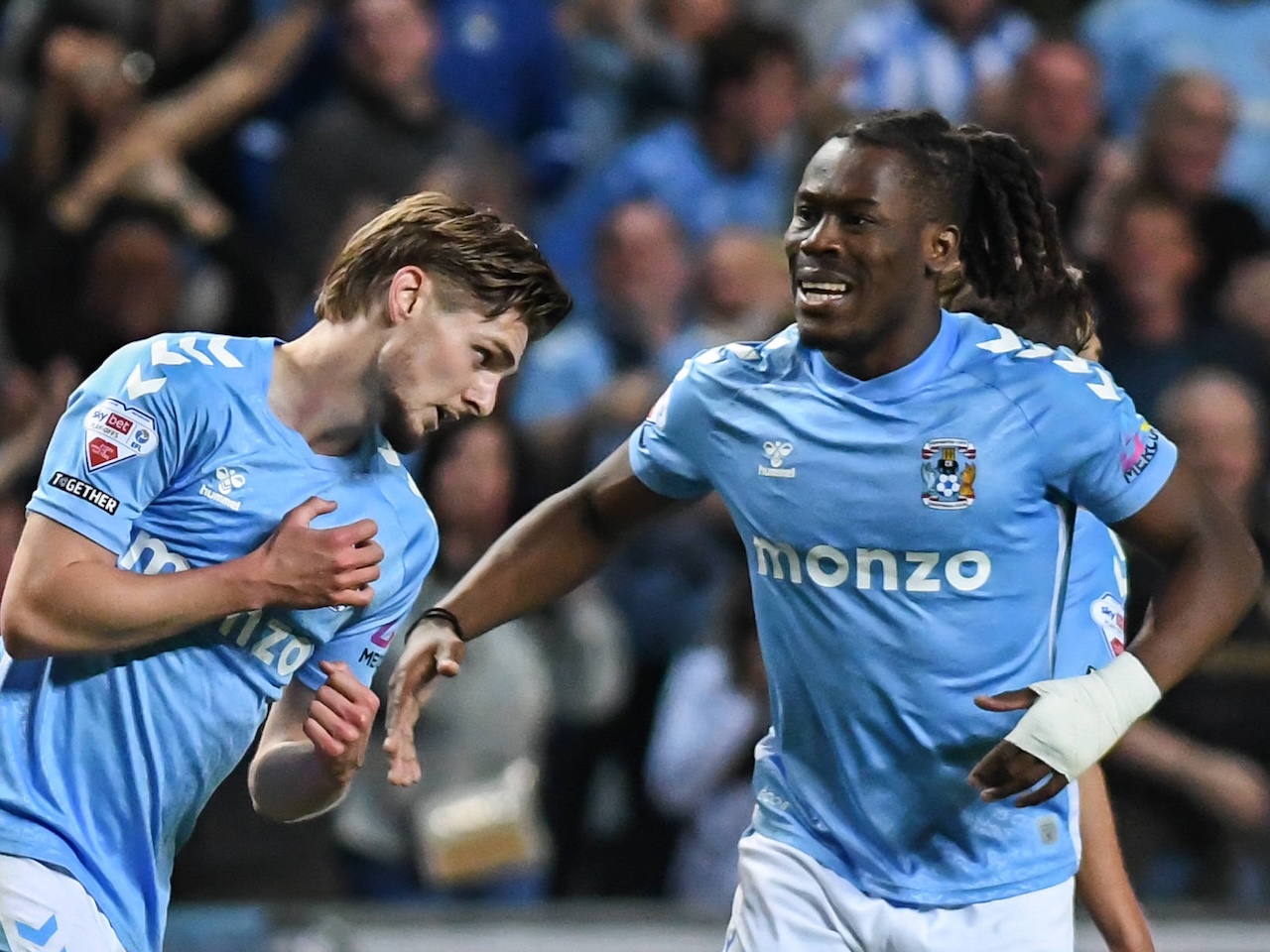 Leicester City, Southampton `` Garde Tabs '' sur l'attaquant lié à Sheffield United