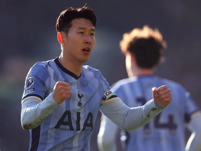 Heung-Min Son célèbre pour Tottenham Hotspur le 2 février 2025