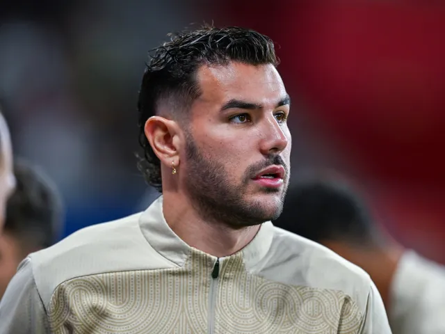 Theo Hernandez de l'AC Milan, illustré le 1er octobre 2024