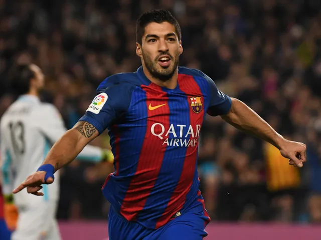 Luis Suarez célèbre le score pour Barcelone le 18 décembre 2016