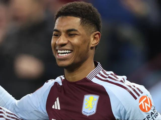 Marcus Rashford d'Aston Villa célèbre le 28 février 2025