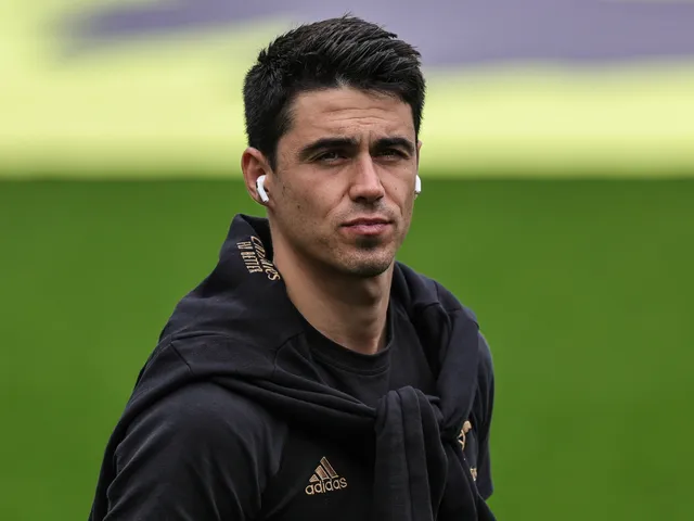 Carlos Cuesta confirme la sortie d'Arsenal comme des articles d'entraîneur à destination de Parme touchant un hommage aux médias sociaux à Mikel Arteta