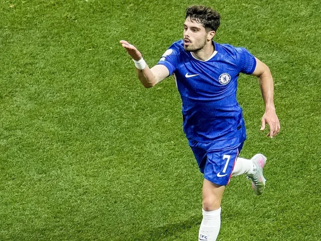 Pedro Neto célèbre après avoir marqué Chelsea le 16 juin 2025