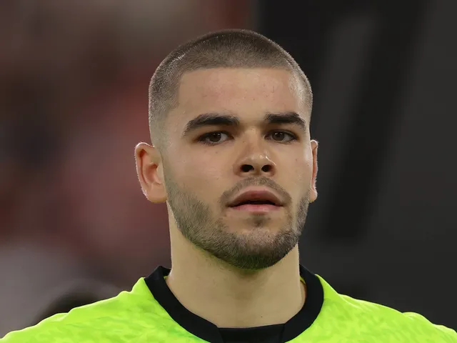 Man United «Target de 25,6 millions de livres sterling de gardien de but» comme proposé pour Emiliano Martinez `` Goes froid ''