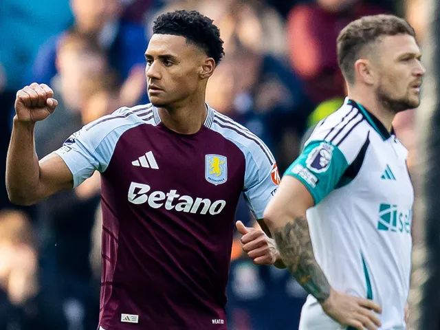 Ollie Watkins d'Aston Villa et Kieran Trippier de Newcastle United représenté le 19 avril 2025